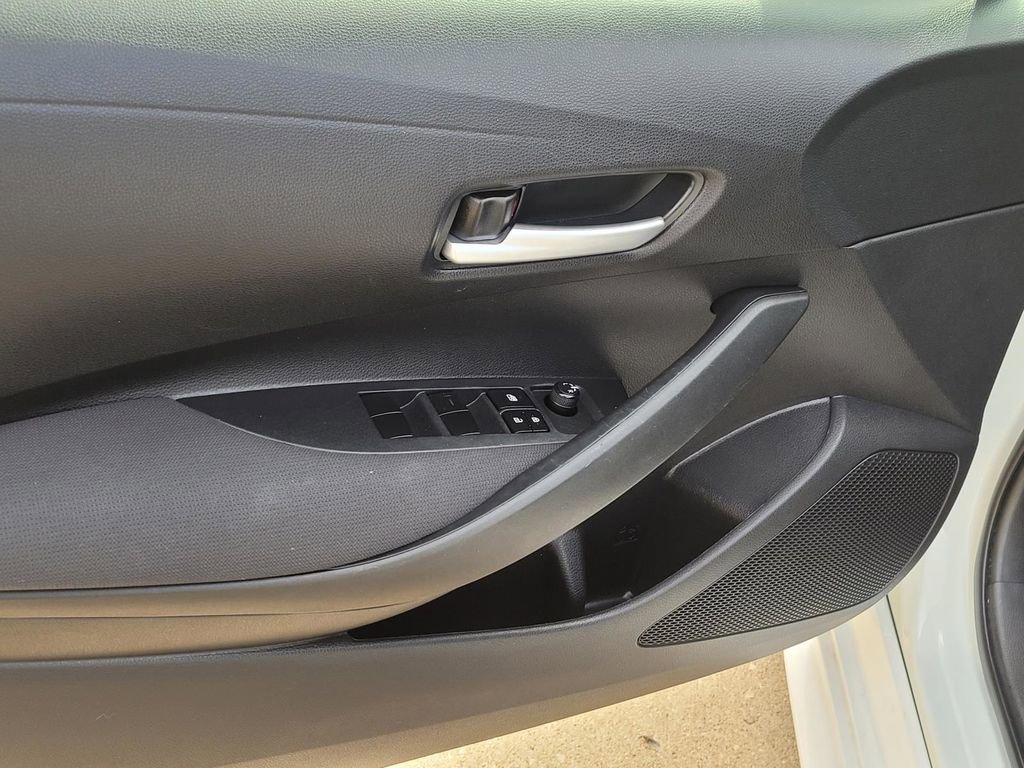 Used 2020 Toyota Corolla LE image 17