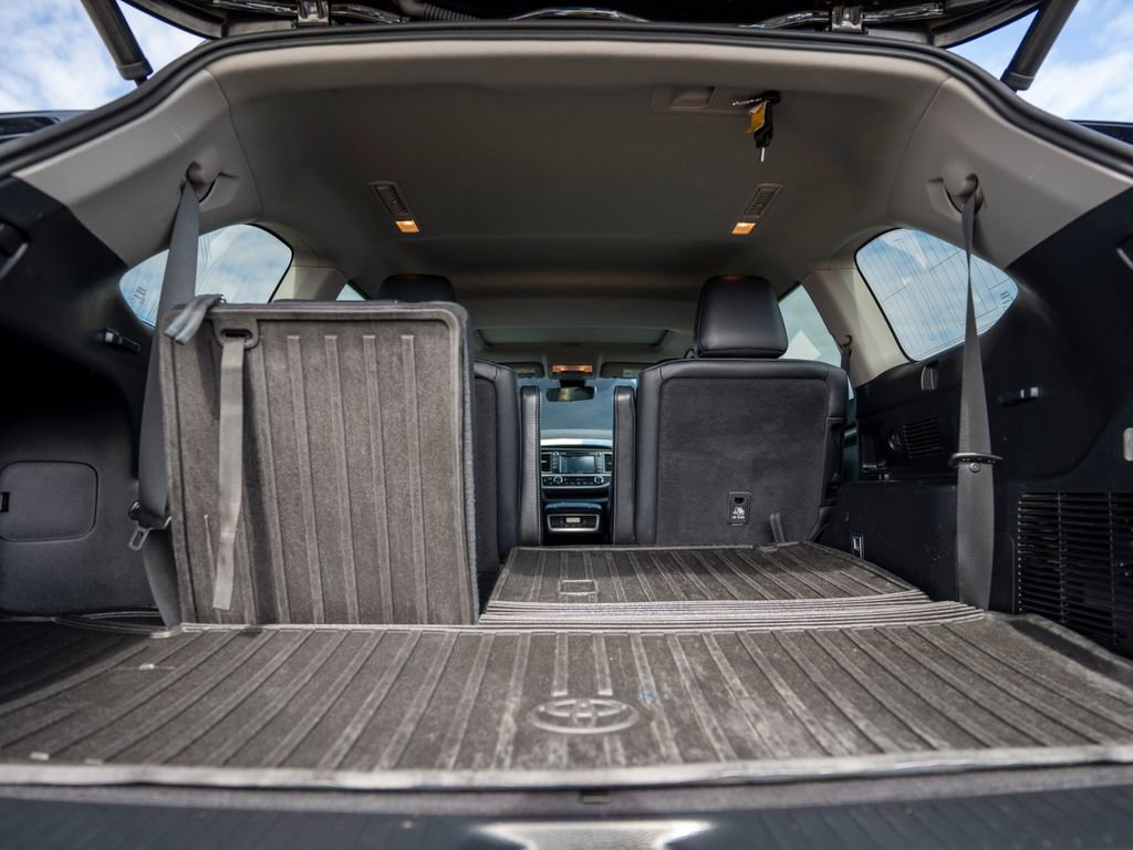Used 2017 Toyota Highlander SE image 46