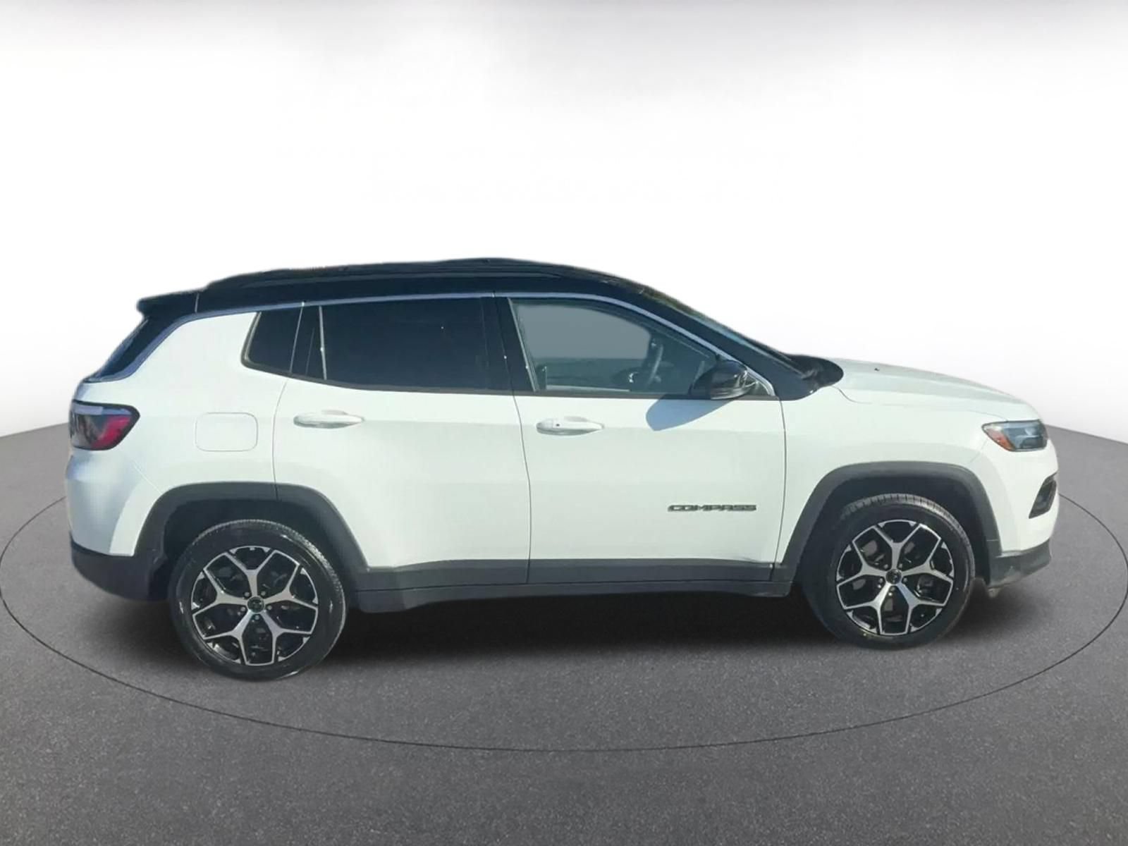 Used 2025 Jeep Compass Limited AWD/4WD image 15