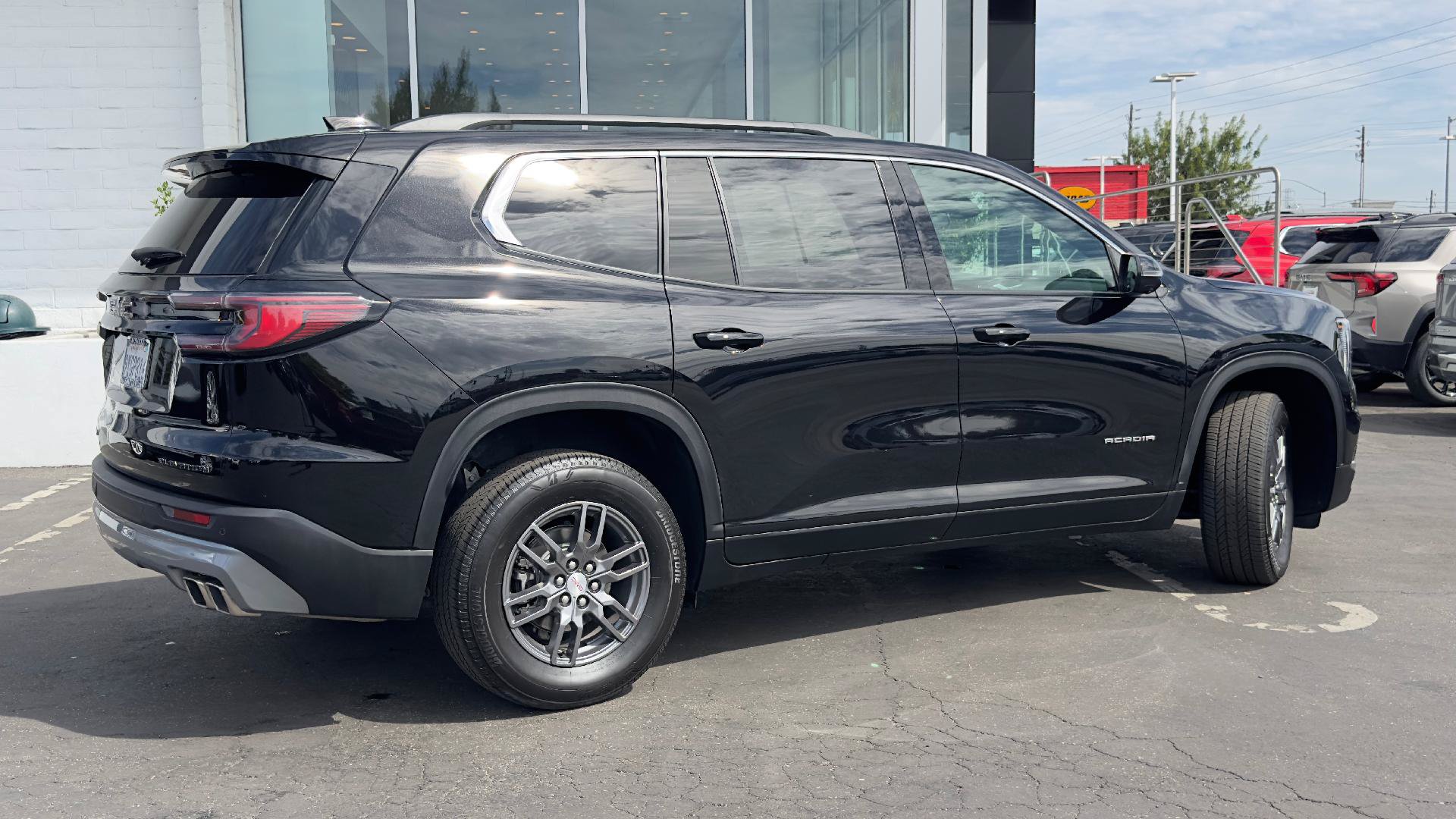 Used 2025 GMC Acadia Elevation FWD image 3
