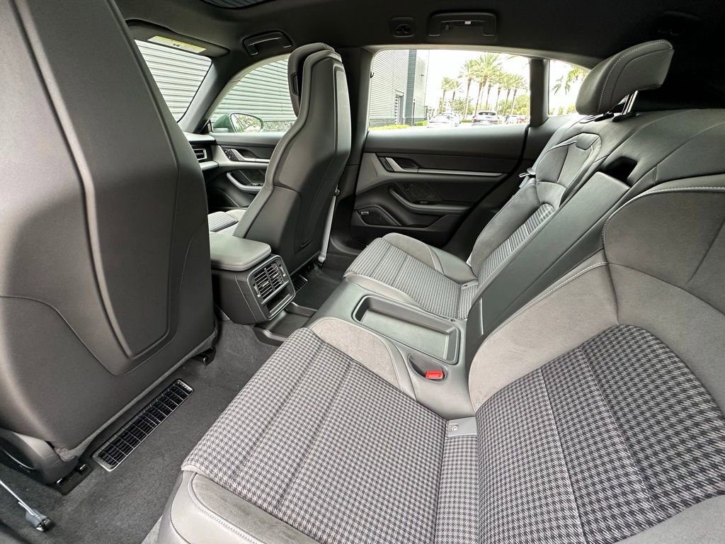 Used 2025 Porsche Taycan 4 Cross Turismo image 33
