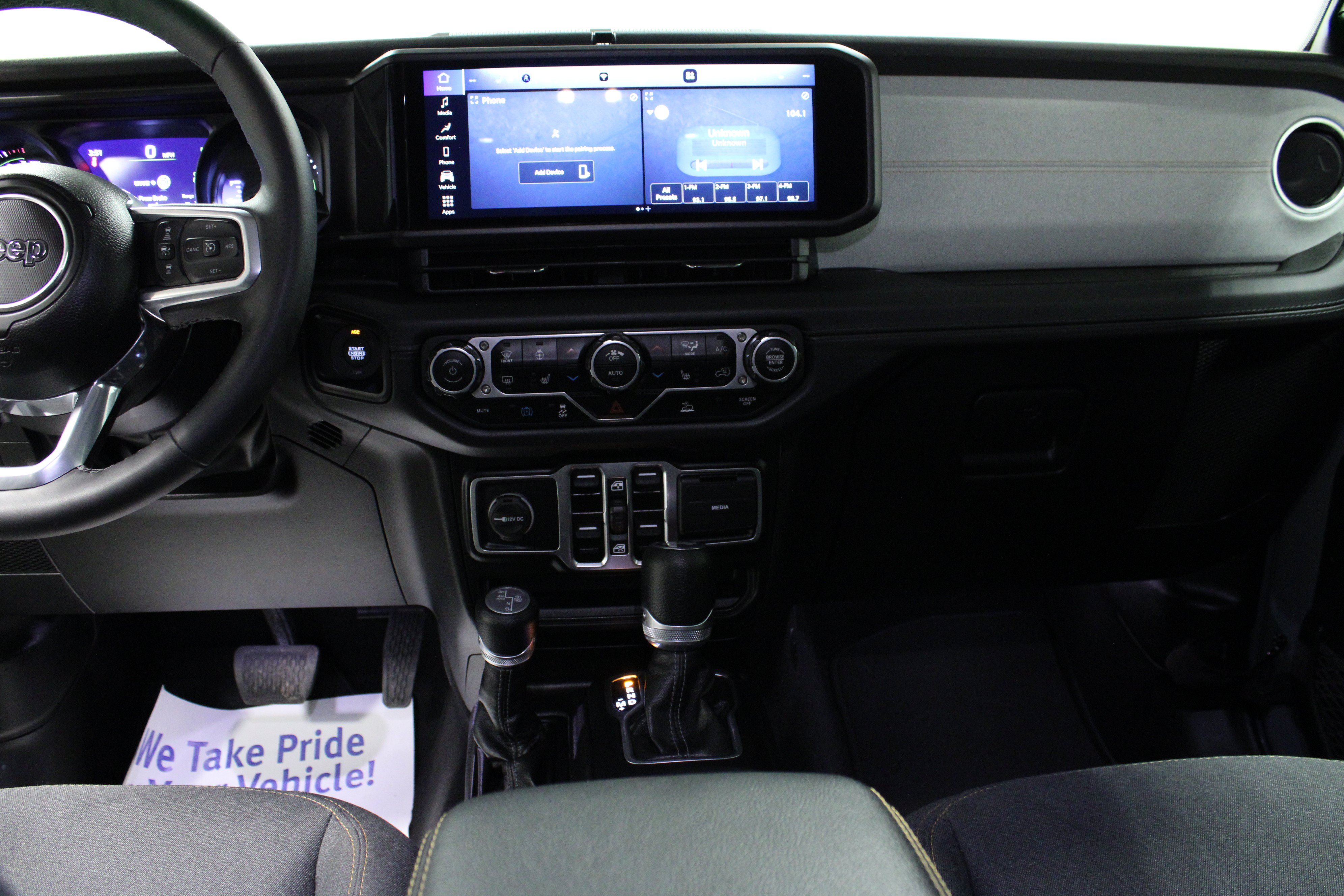 Used 2025 Jeep Wrangler Unlimited Sahara AWD/4WD image 18