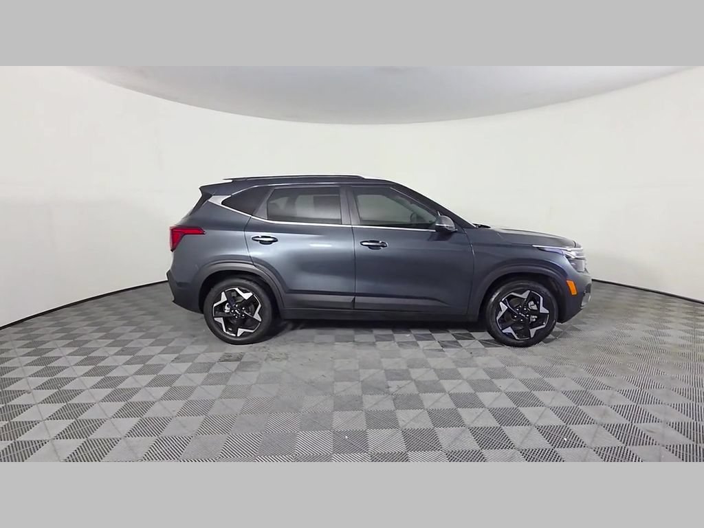 Used 2024 Kia Seltos EX FWD image 37