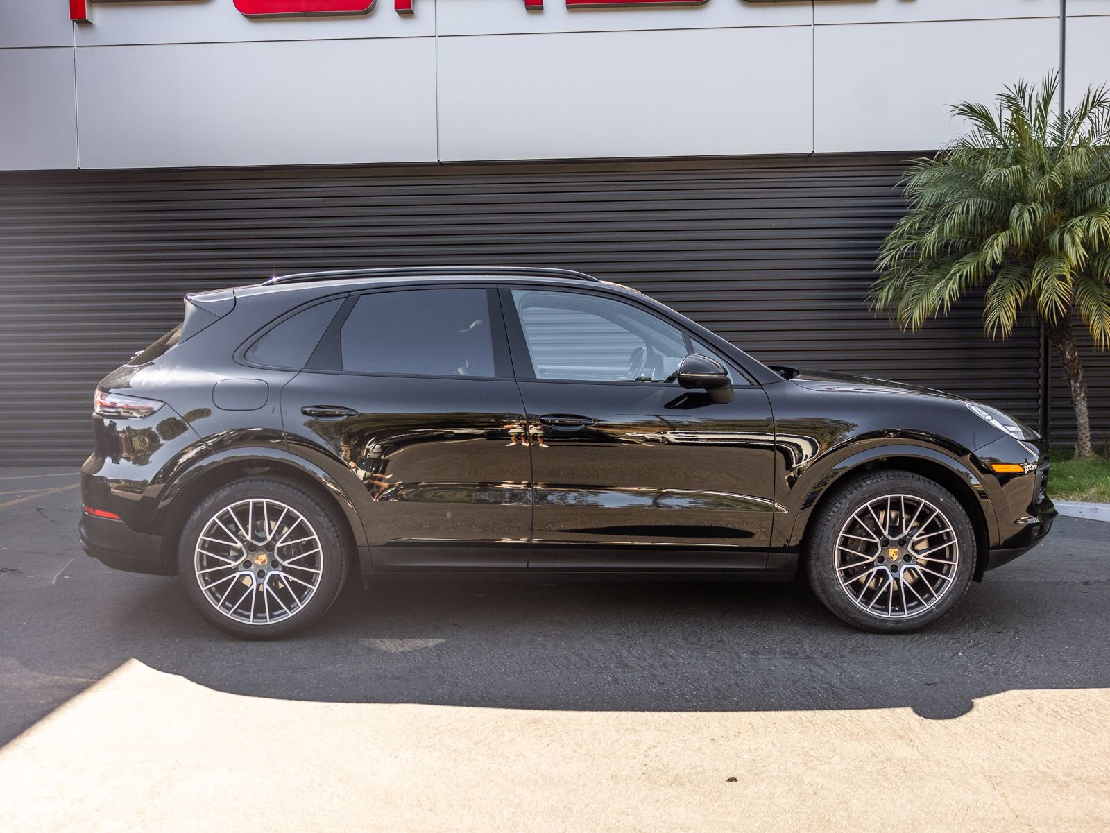 Certified 2023 Porsche Cayenne AWD/4WD image 10