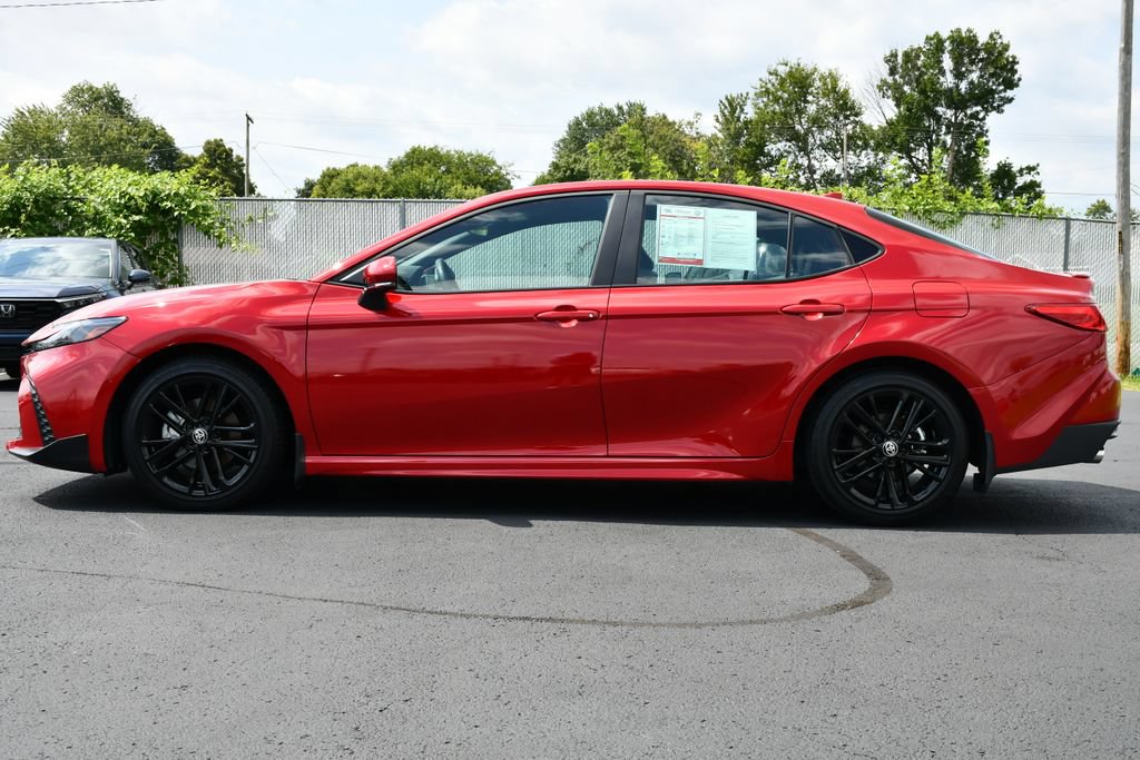 Used 2025 Toyota Camry SE FWD image 4