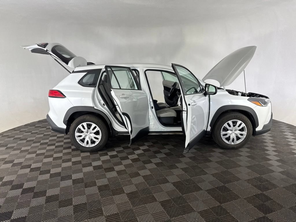 Used 2023 Toyota Corolla Cross L AWD/4WD image 14