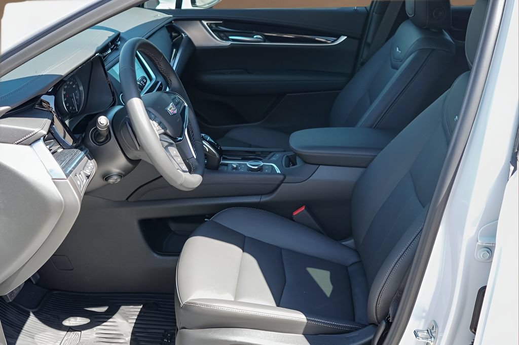 New 2026 Cadillac XT5 Premium Luxury w/ LPO, ONYX Package FWD image 10