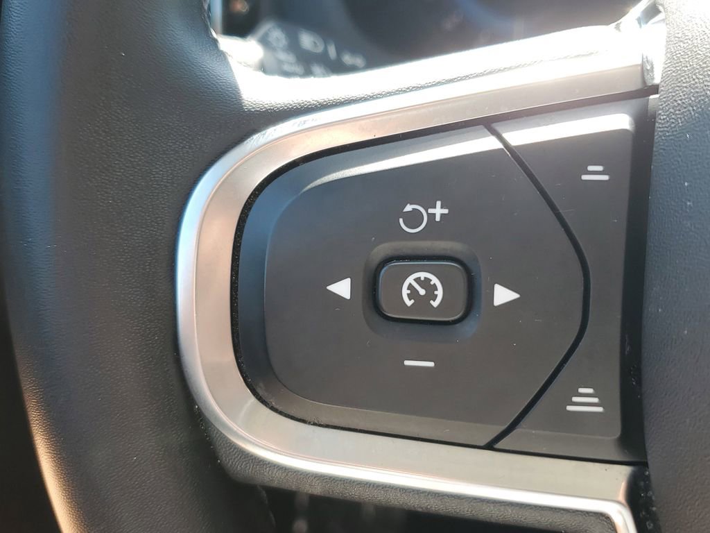 Used 2024 Volvo XC60 B5 Core image 28