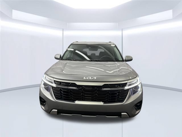 Certified 2025 Kia Seltos S AWD/4WD image 3