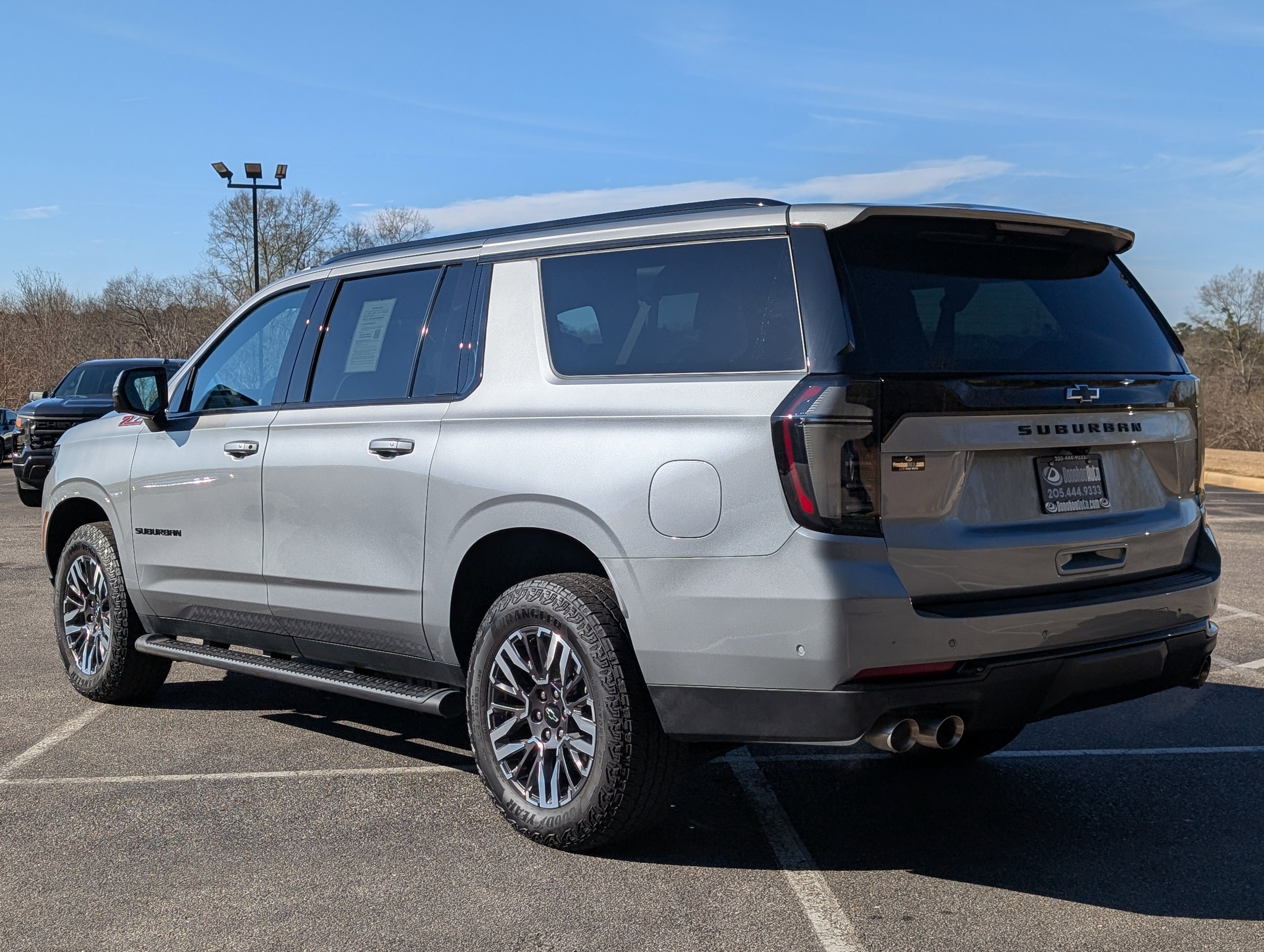 Used 2025 Chevrolet Suburban Z71 w/ Comfort Package image 7