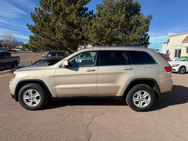 Used 2014 Jeep Grand Cherokee Laredo w/ Quick Order Package 23E AWD/4WD image 4