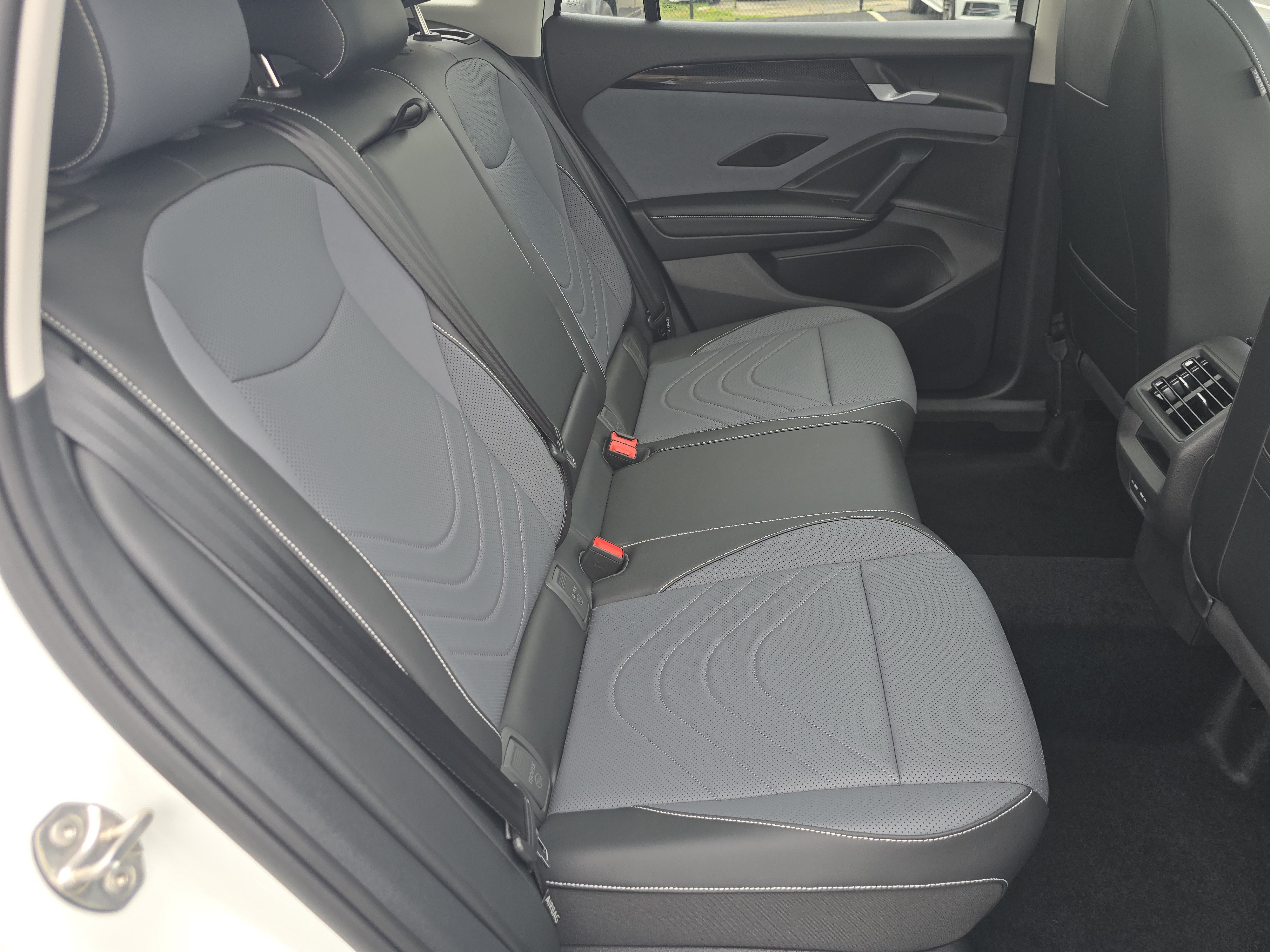 New 2026 Volkswagen Tiguan SE AWD/4WD image 17