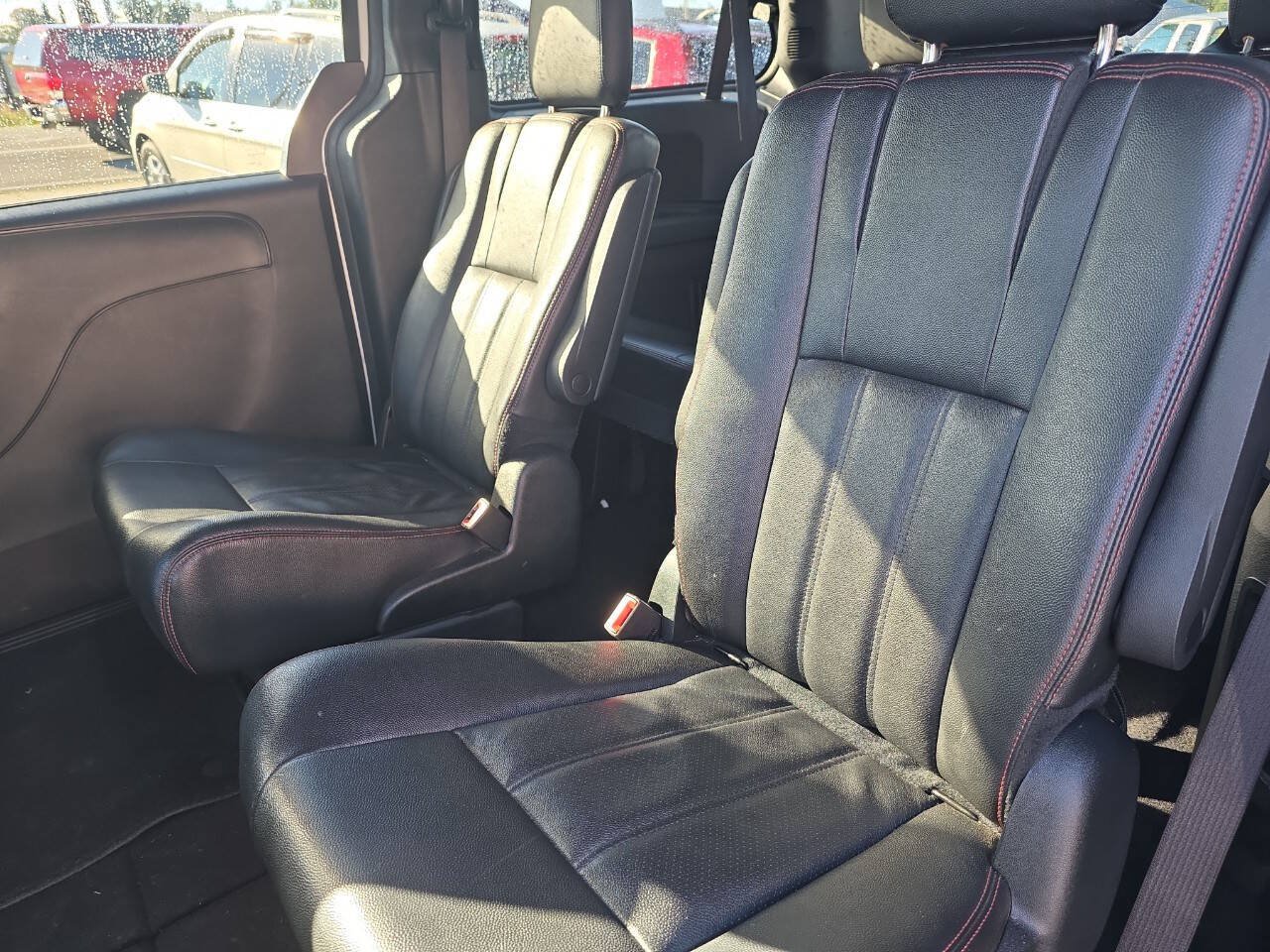 Used 2016 Dodge Grand Caravan R/T FWD image 20