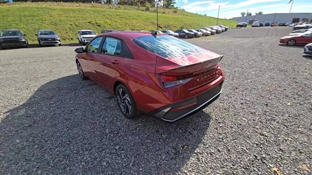 Used 2025 Hyundai Elantra Sport FWD image 5