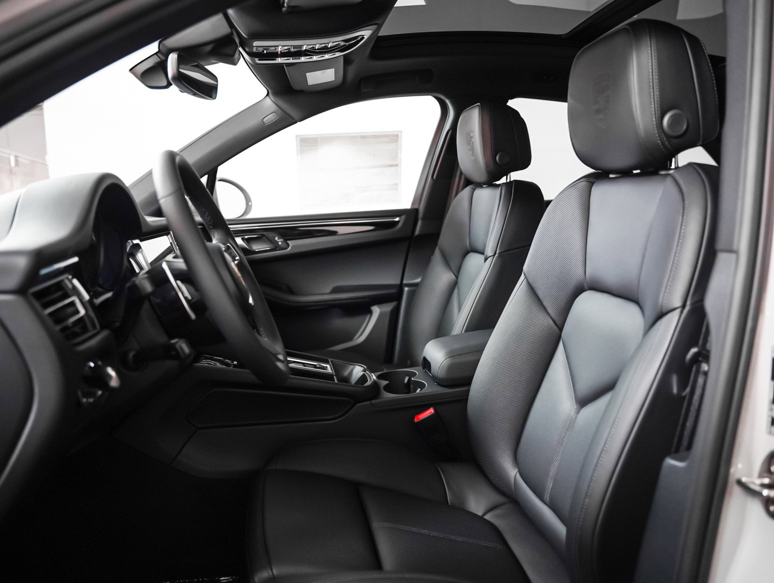 New 2026 Porsche Macan image 5