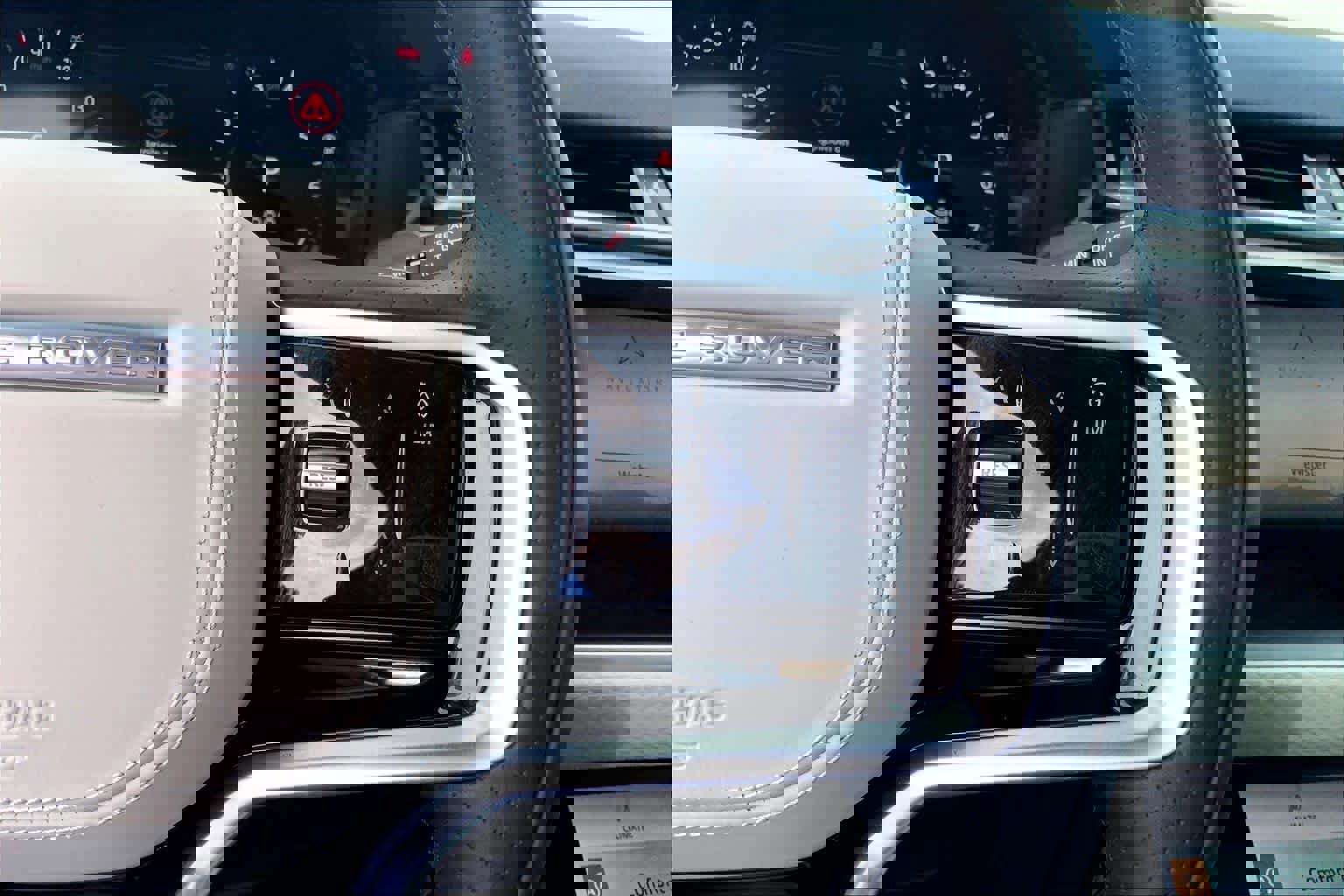 Used 2023 Land Rover Range Rover Velar R-Dynamic S image 22