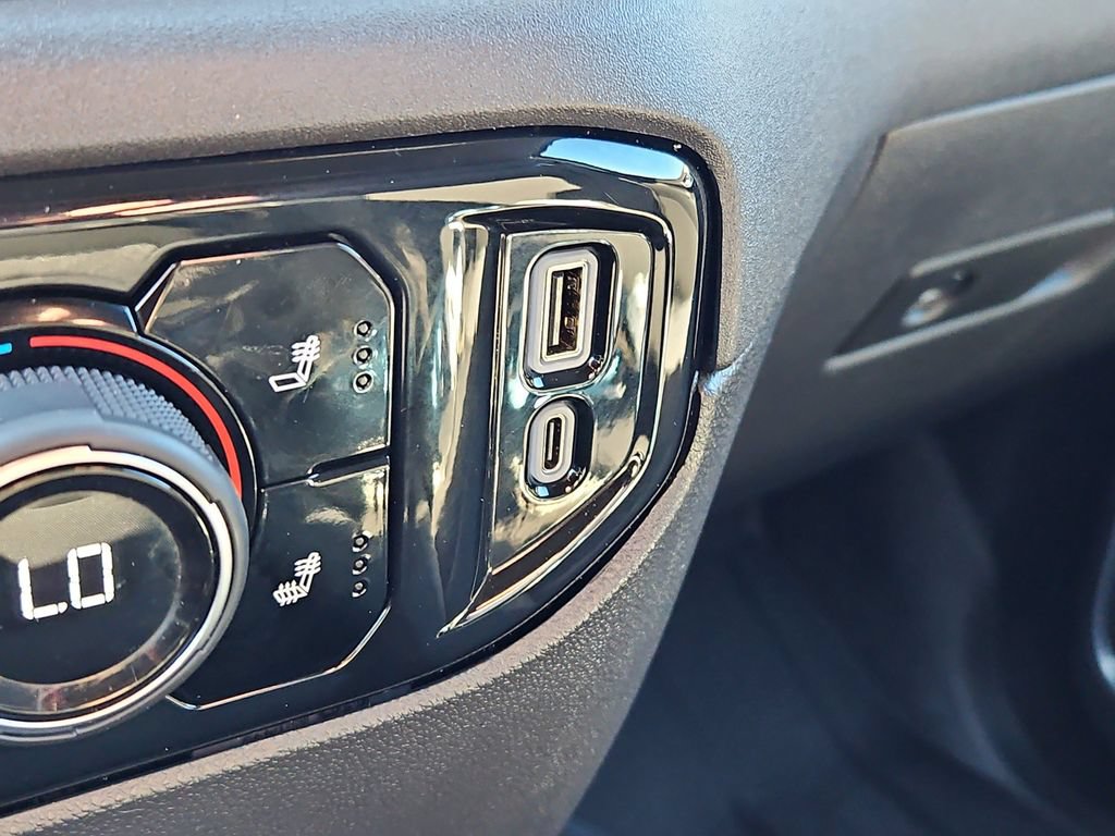 Certified 2025 Chevrolet Silverado 1500 LT AWD/4WD image 18