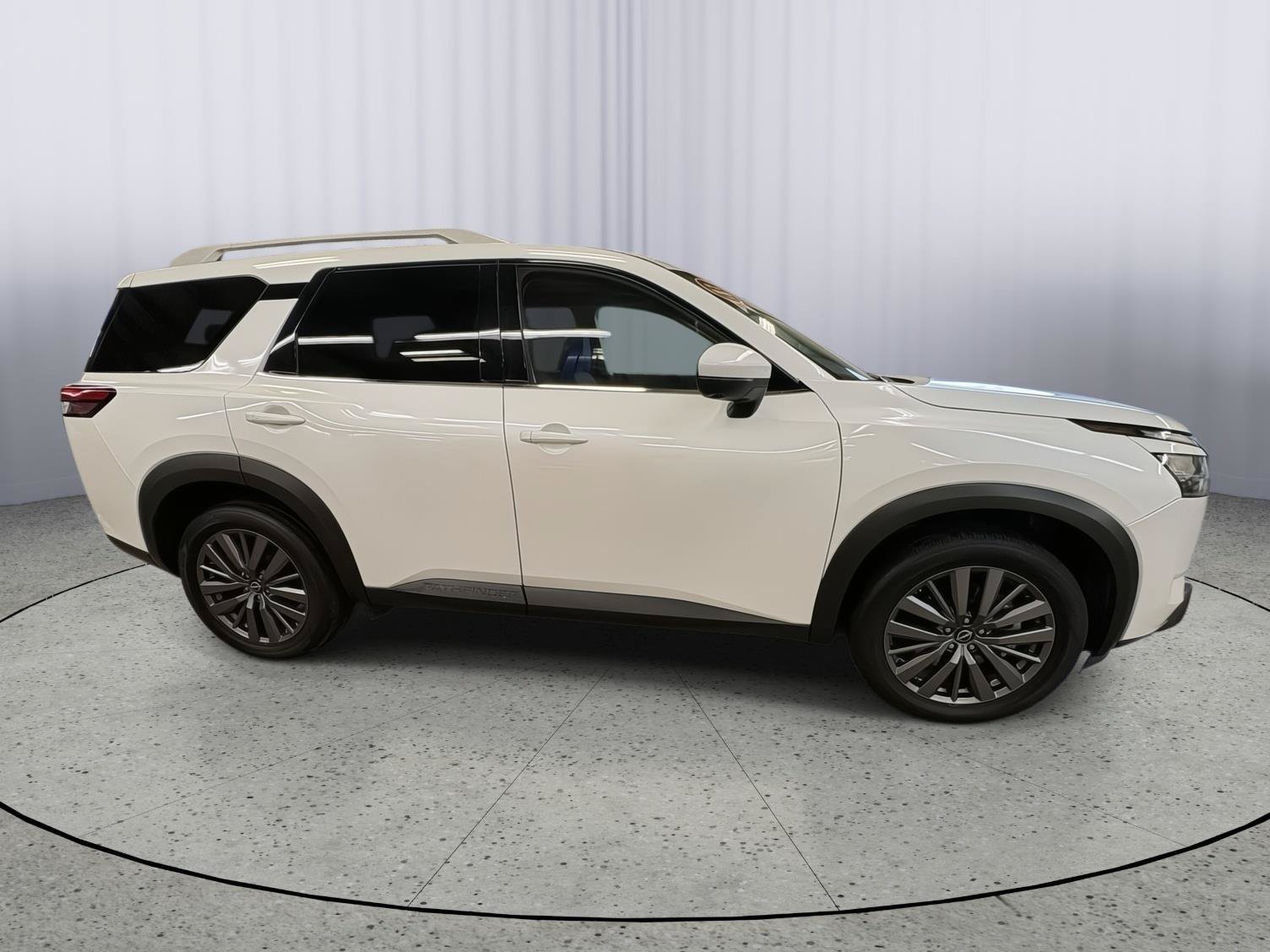 Used 2025 Nissan Pathfinder SL w/ SL Premium Package AWD/4WD image 6