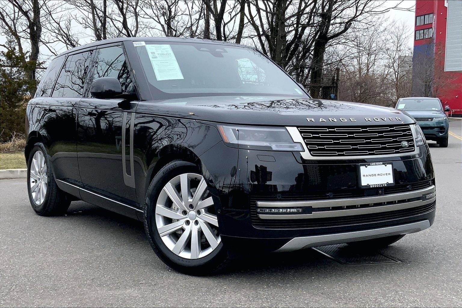 Used 2025 Land Rover Range Rover SE image 2
