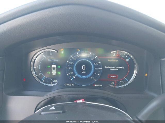 Used 2016 Cadillac Escalade Luxury RWD image 10