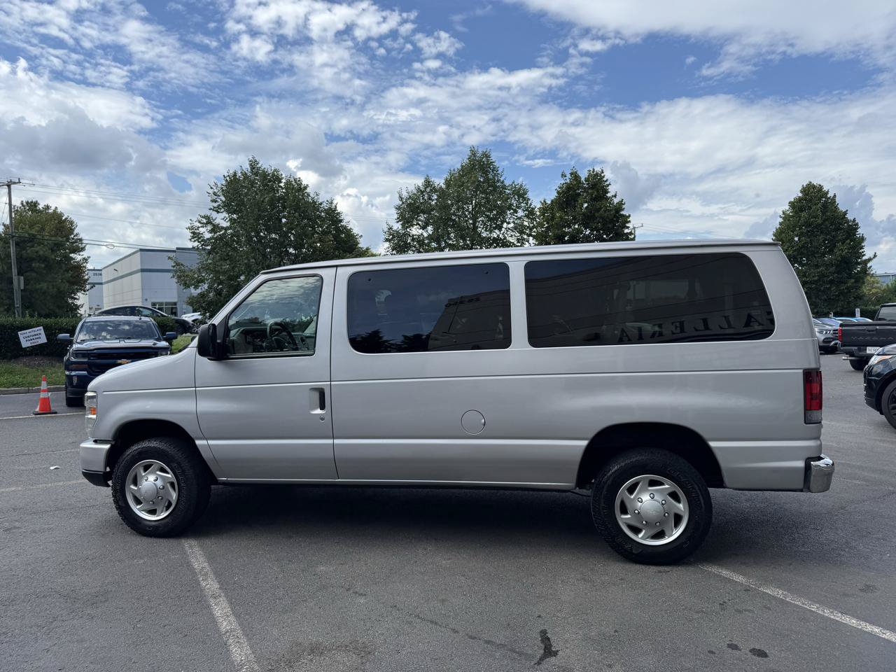 Used 2013 Ford E-350 and Econoline 350 XLT RWD image 25