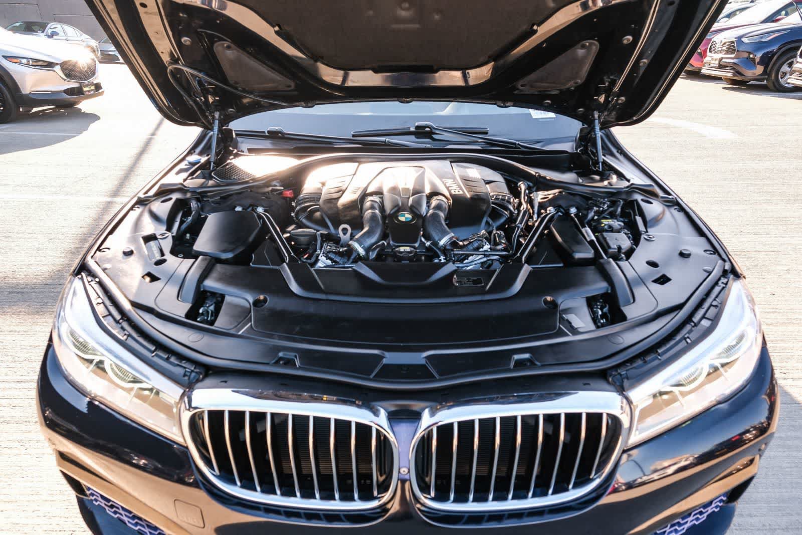 Used 2018 BMW 750i xDrive AWD/4WD image 28