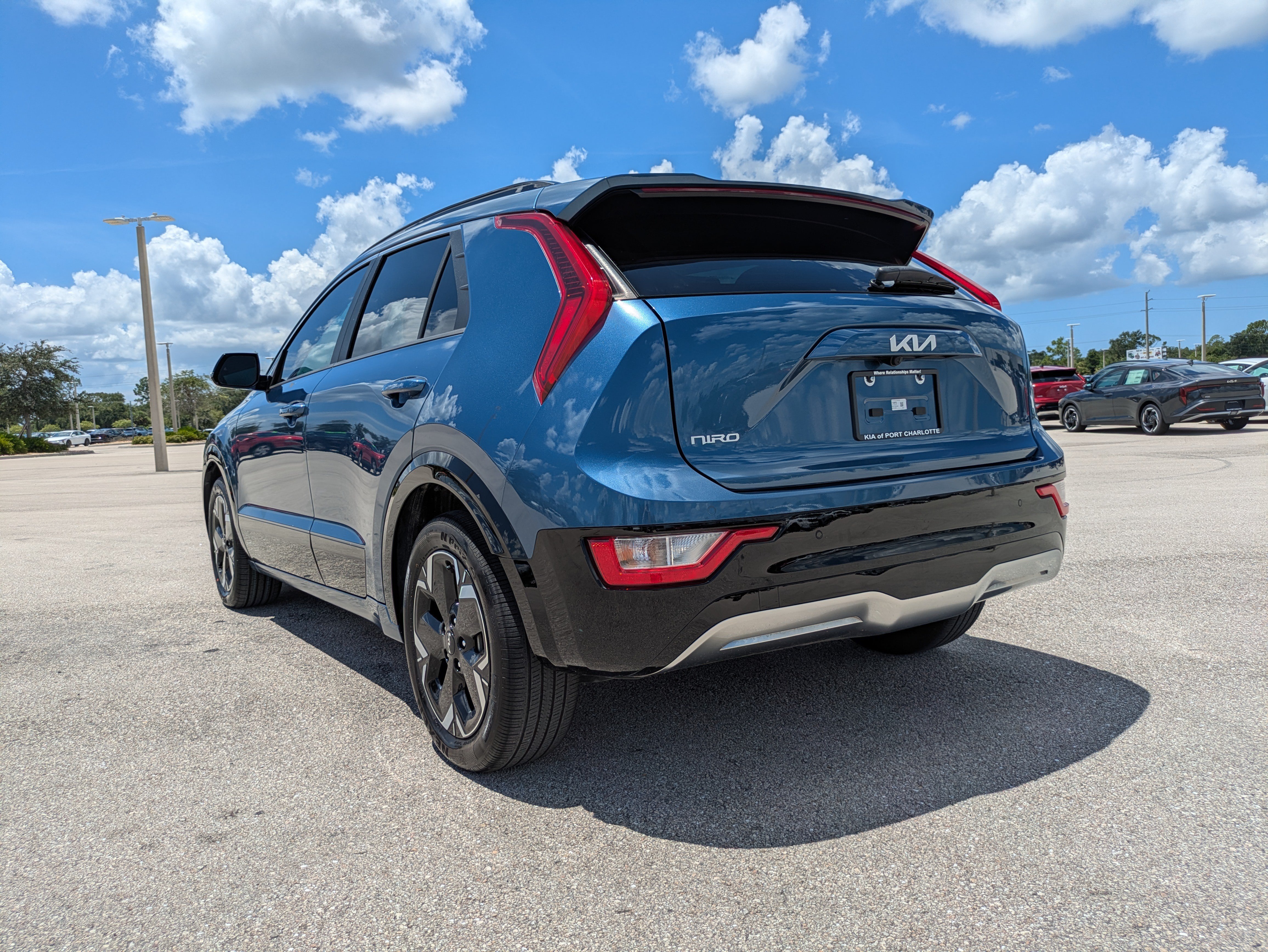 Certified 2024 Kia Niro Wind FWD image 6