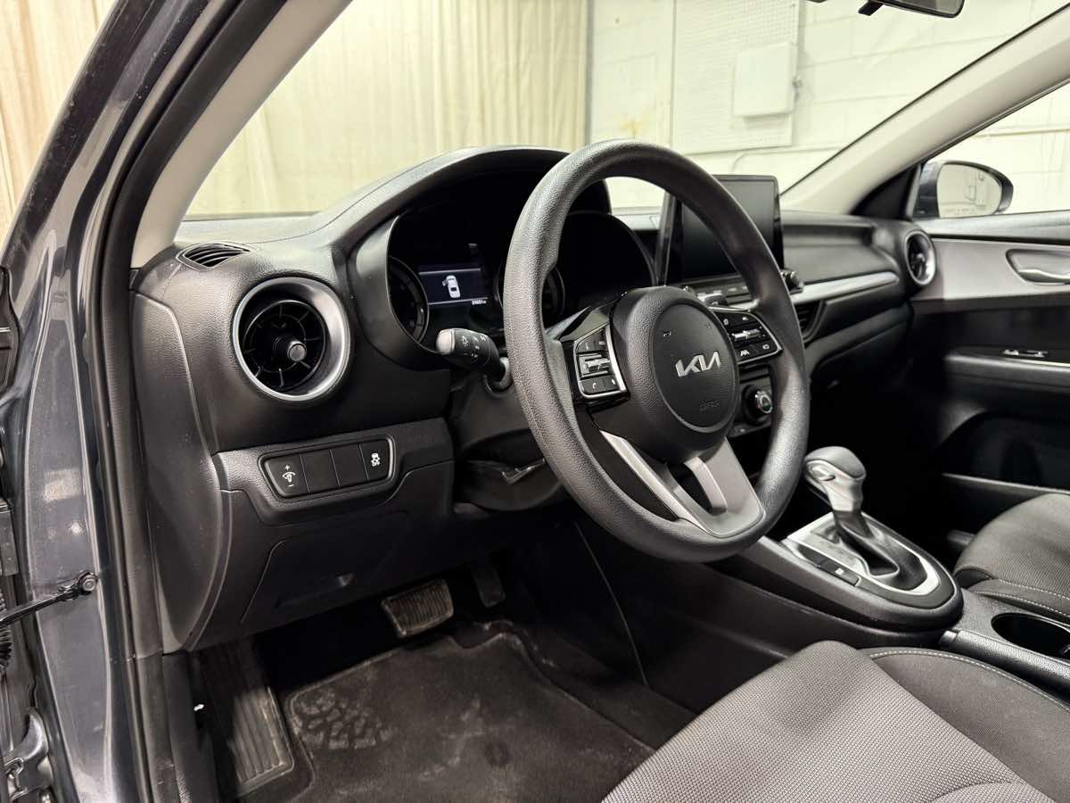 Used 2024 Kia Forte LXS FWD image 9