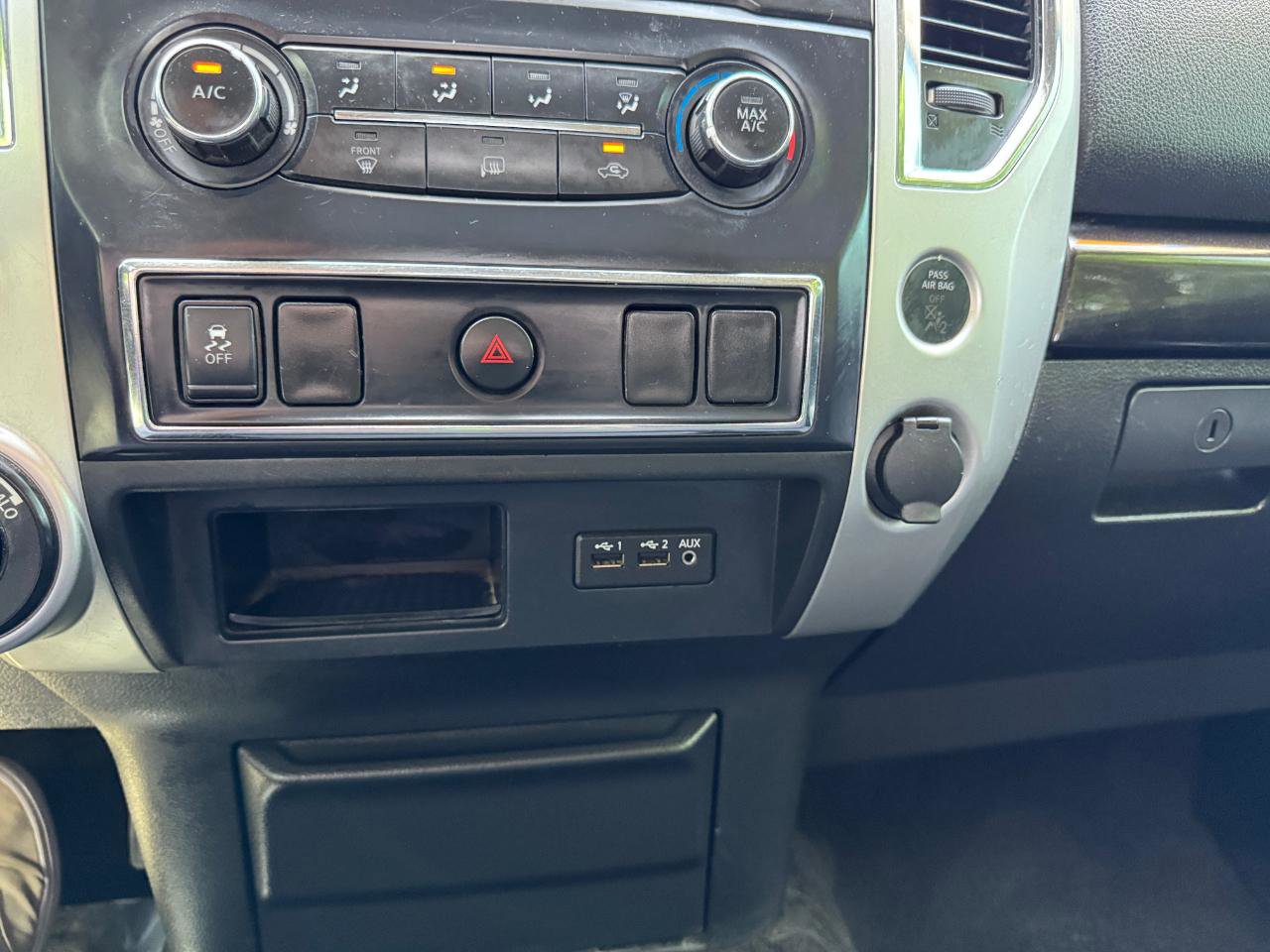 Used 2019 Nissan Titan SV AWD/4WD image 24