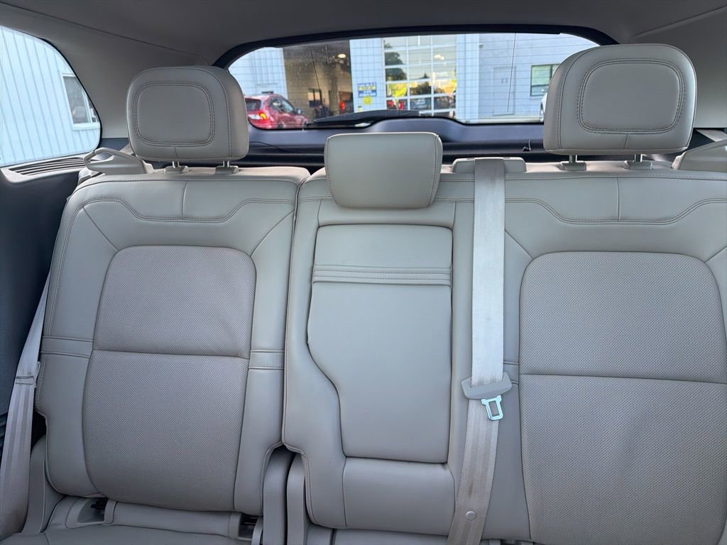 Used 2022 Lincoln Corsair AWD w/ Premium Package image 12