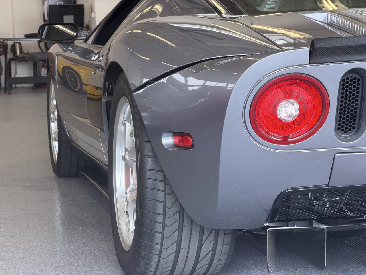 Used 2006 Ford GT RWD image 26