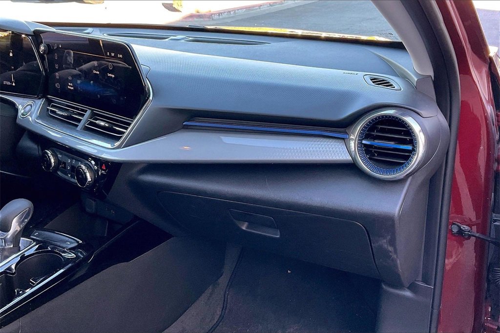 Used 2025 Chevrolet Trax LT image 16