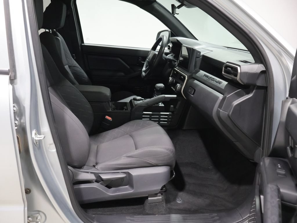 Used 2025 Toyota Tacoma SR w/ SR Upgrade Package AWD/4WD image 21