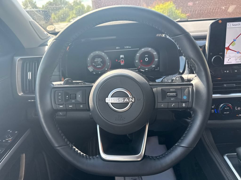 Used 2025 Nissan Pathfinder Platinum AWD/4WD image 18