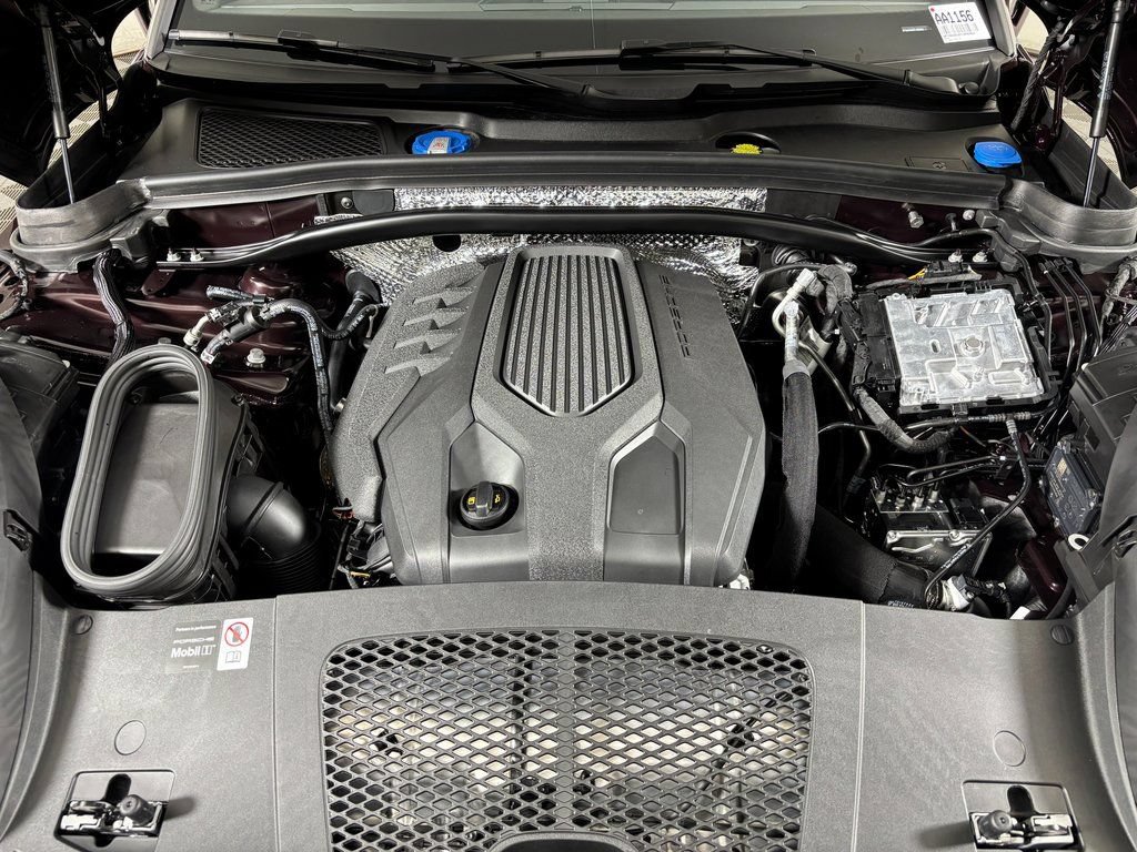 Certified 2026 Porsche Macan AWD/4WD image 40