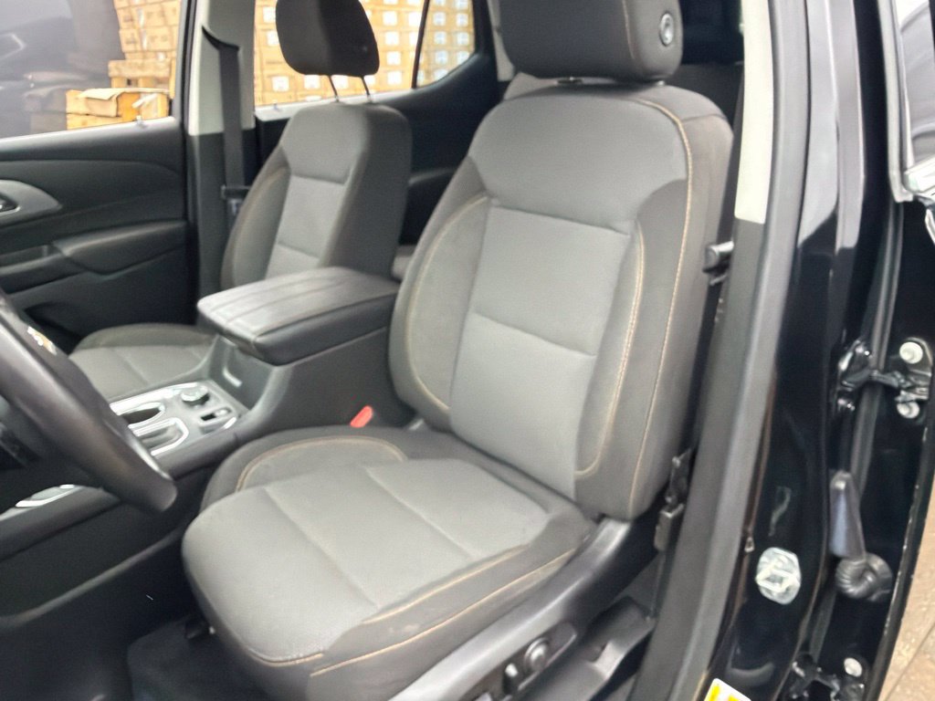 Used 2020 Chevrolet Traverse LT w/ Driver Confidence II Package AWD/4WD image 21