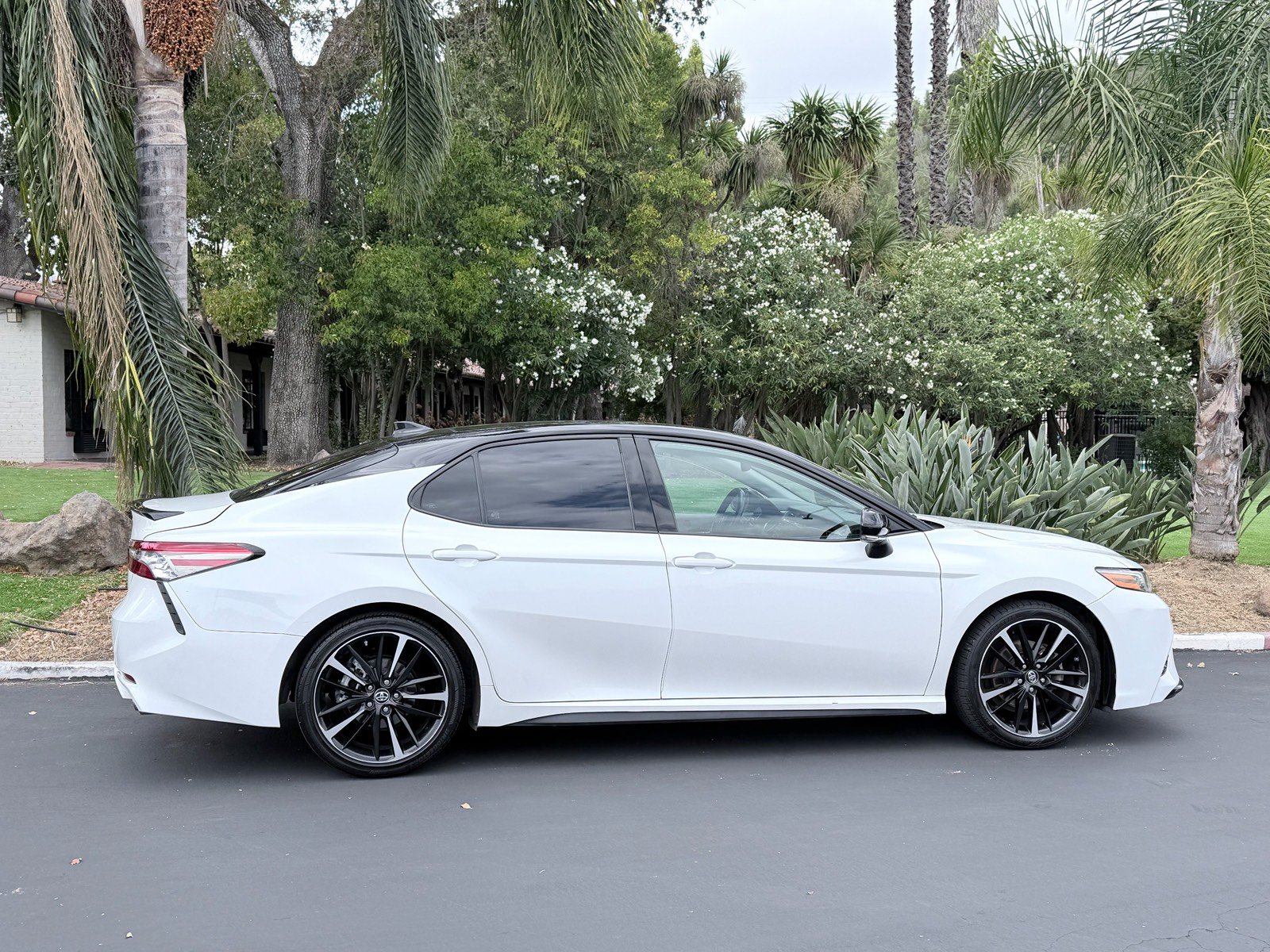 Used 2019 Toyota Camry XSE FWD image 6