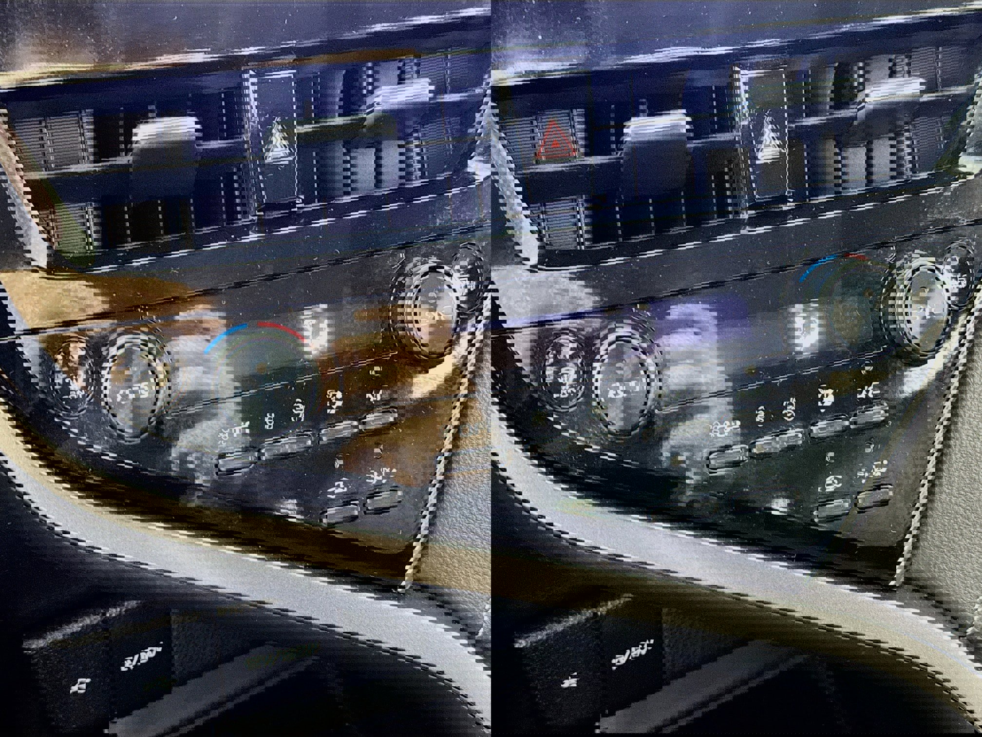 Used 2022 Toyota Camry SE image 16