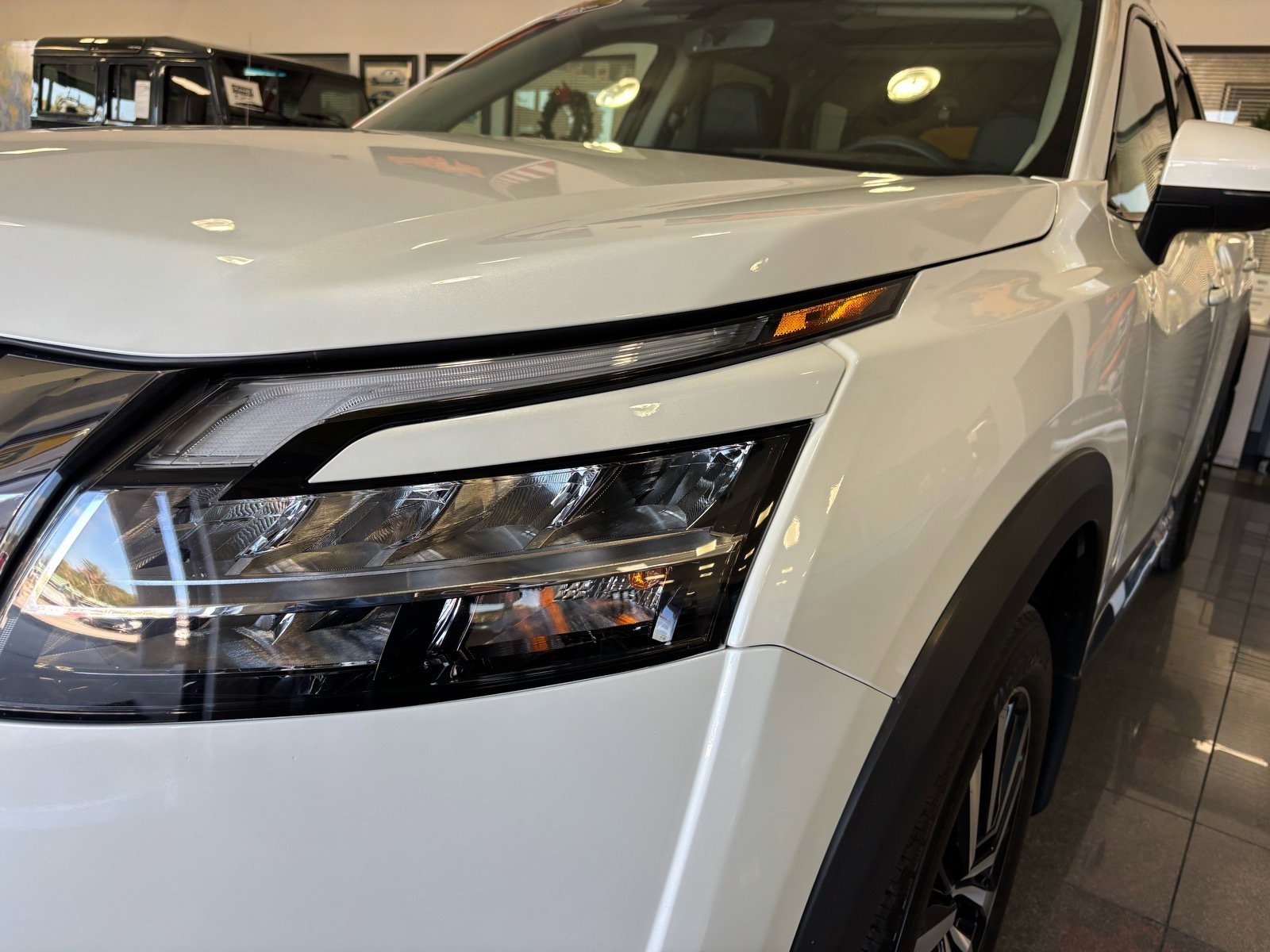 Used 2024 Nissan Pathfinder Platinum w/ Cargo Package image 30