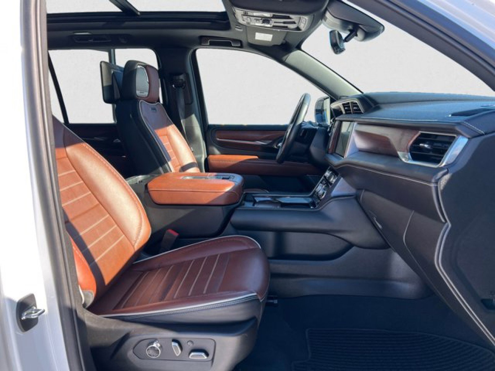 Used 2024 GMC Yukon XL Denali Ultimate image 20