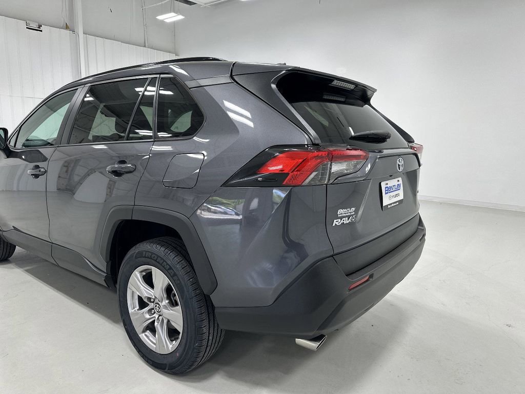 Used 2022 Toyota RAV4 XLE w/ Convenience Package FWD image 14