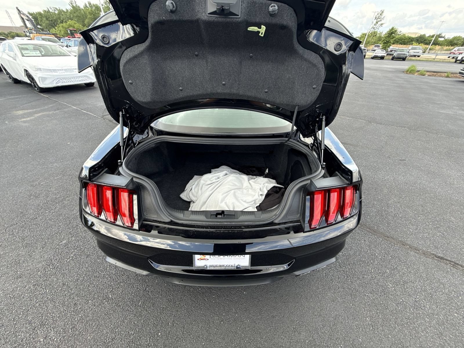 Used 2021 Ford Mustang Shelby GT500 w/ Technology Package RWD image 25