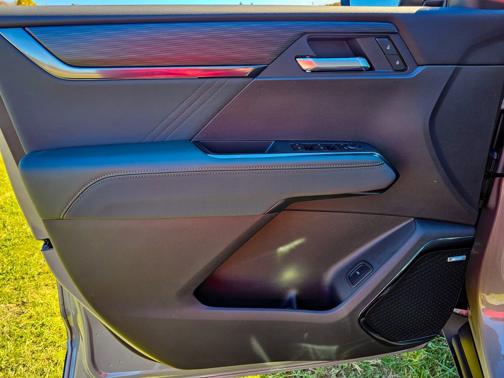 New 2026 GMC Acadia AT4 w/ Luxury Package image 10