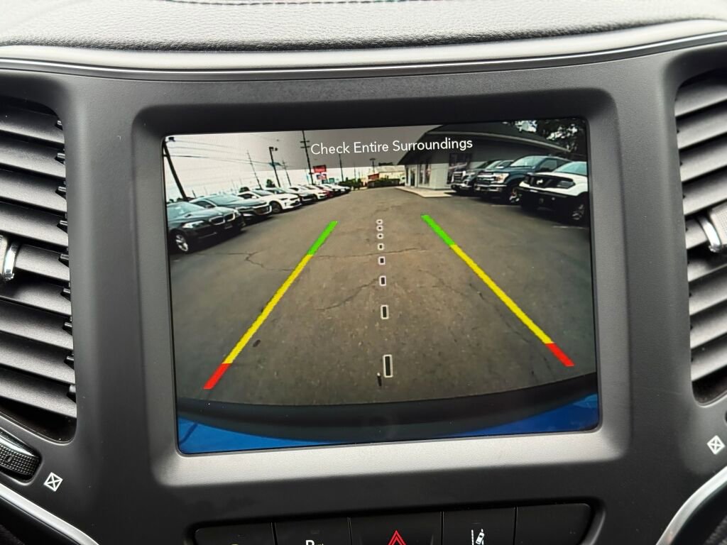 Used 2023 Jeep Cherokee Altitude Lux image 20