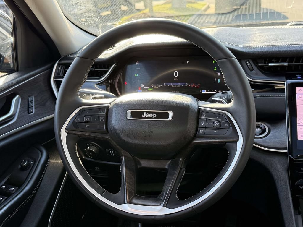 Used 2023 Jeep Grand Cherokee 4WD 4xe w/ Luxury Tech Group II image 19