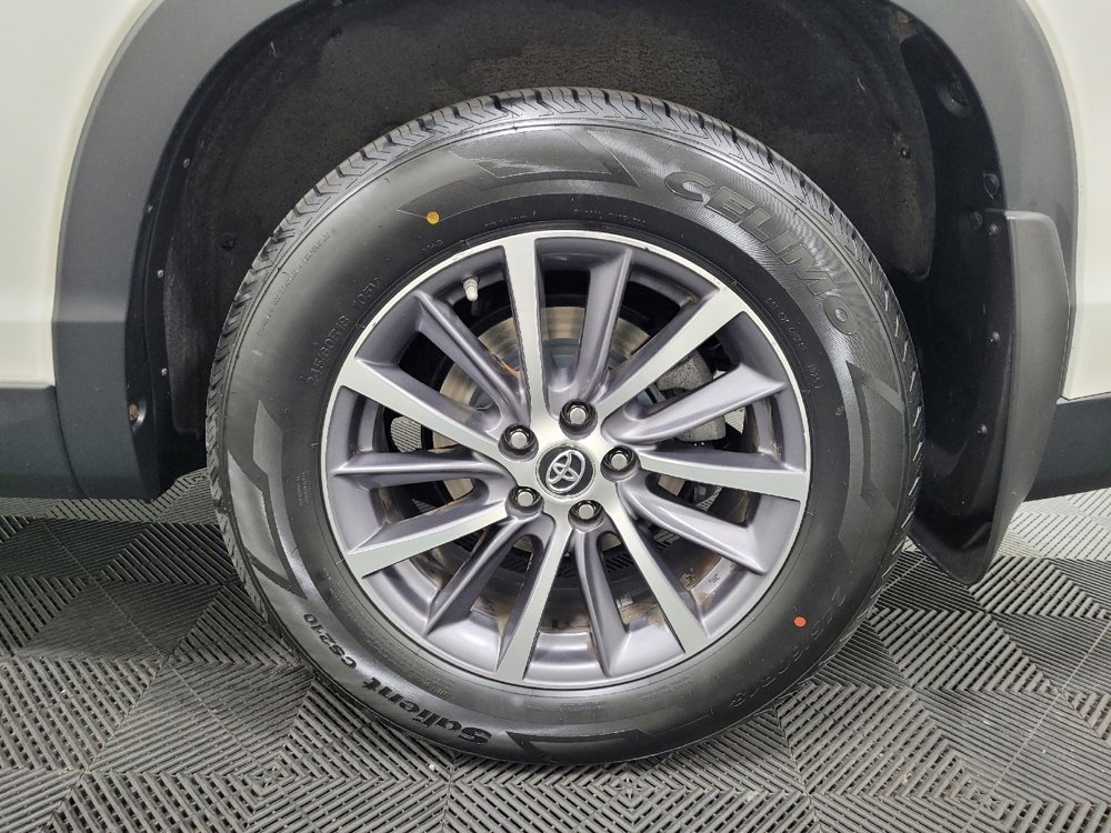 Used 2019 Toyota Highlander XLE image 31