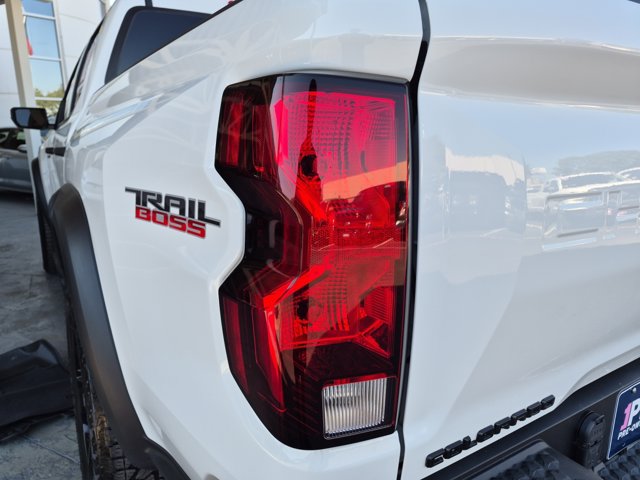 Used 2025 Chevrolet Colorado Trail Boss AWD/4WD image 28