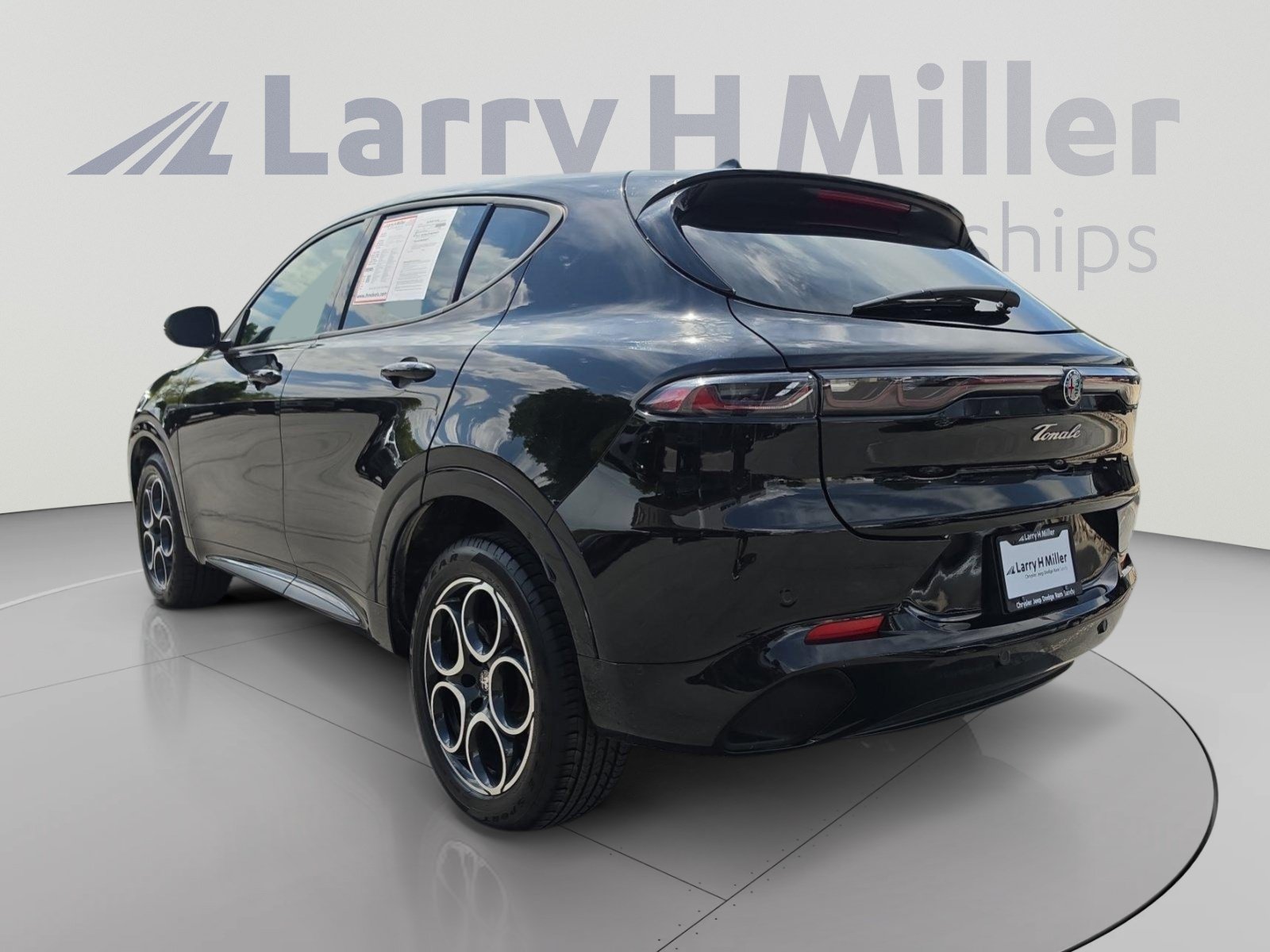 Used 2025 Alfa Romeo Tonale AWD/4WD image 3