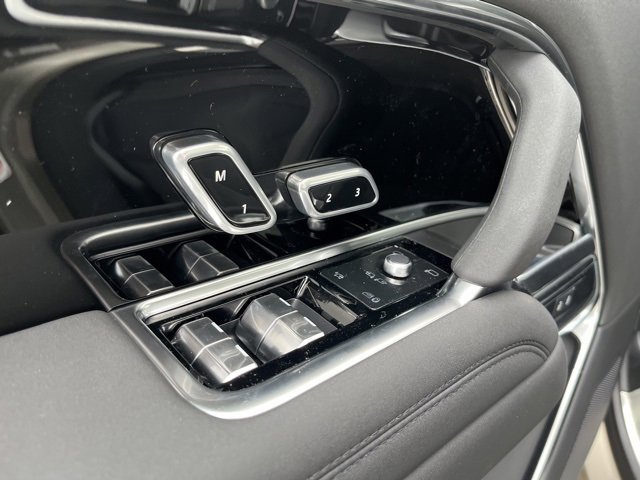 New 2025 Land Rover Range Rover SE image 26