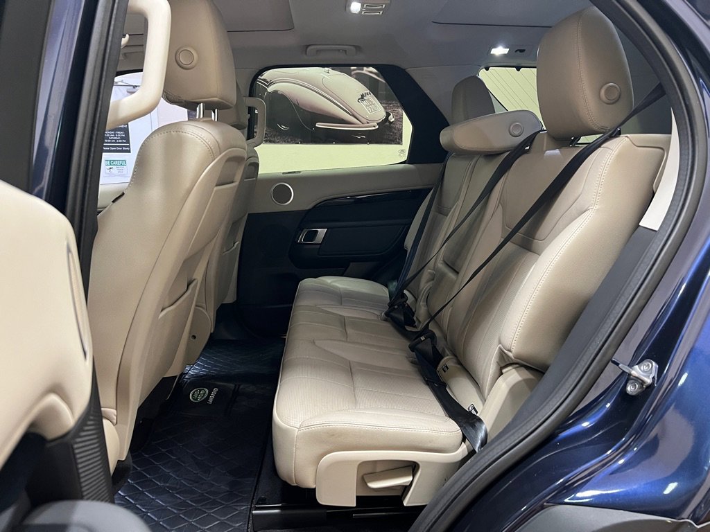 Used 2018 Land Rover Discovery SE image 34